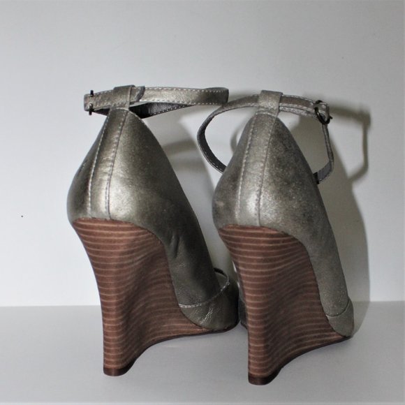 DKNYC Gold Metallic Leather Wedge Heel - Picture 4 of 6